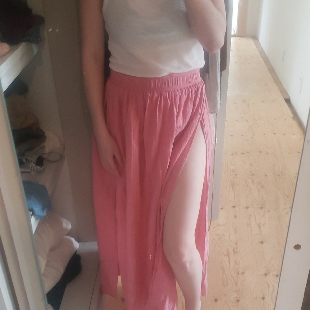 Elegant Pink Women's Skirt - Picture 2 of 7